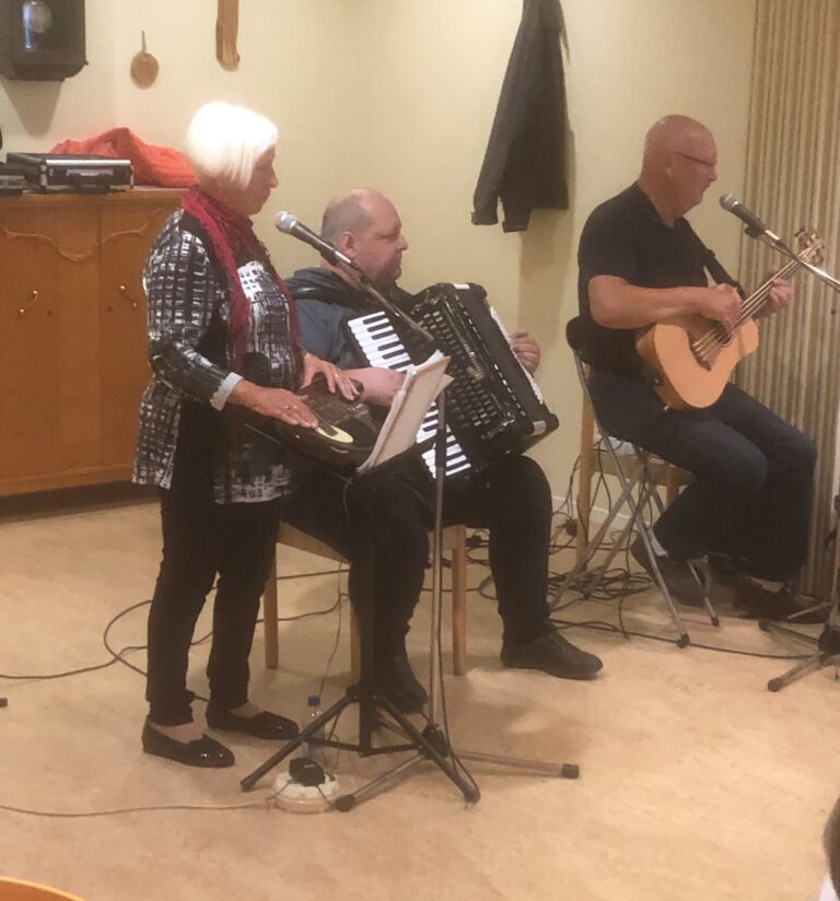 Sång och spel av Öbacka Trio
